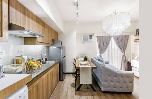 Mandaluyong Apartment | Stylish Condo Near BGC | Fast WiFi | Self Check-In