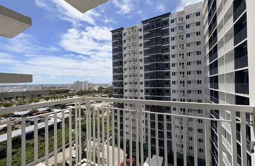 Iloilo Apartment | Stylish Condo with Balcony behind SM City Iloilo
