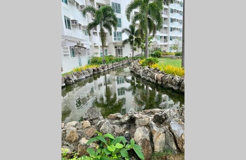 Muntinlupa Apartment | Stylish Condo with Netflix and FREE Pool Access