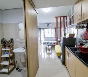 Santo Cristo Apartment | Stylish New Unit w/Balcony at Fern Residences
