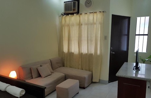 Balibago Apartment | STYLISH SECLUDED 4BR LODGE NEAR ENCHANTED KINGDOM + 2MIN WALK TO BALIBAGO COMPLEX