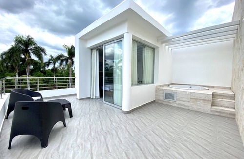 El Soco Villa | Stylish Spacious Villa Pool Hot tub Near The Beach