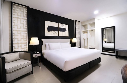 Valencia Hotel | Summit Hotel Magnolia