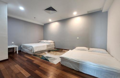 Downtown George Town Apartment | Sunrise Gurney Executive Premium Large Suite