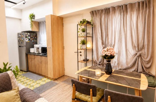 Ermita Apartment | Sunrise, Skyline & City Lights at the center & heart of Manila