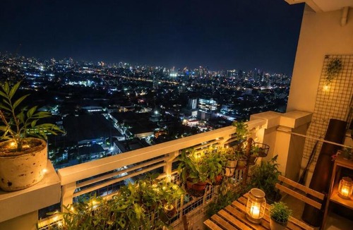 Ermita Apartment | Sunrise, Skyline & City Lights at Torre de Manila