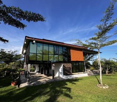Tawau Cabin | Sunset Lodge 日落小屋 - Simply Minimalistic Rooms with Garden Views at Eco Valley Retreat Balung 豐之谷