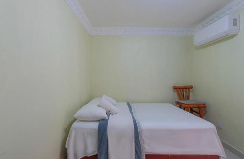 Corales del Sur Apartment | Sunset Single Room Near Airport Wi-Fi & Parking