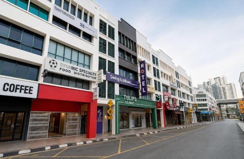 Damansara Perdana Hotel | Swing and Pillows - Damansara Perdana