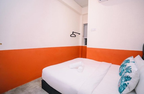 Chinatown Hotel | Swing & Pillows - 75 Chulia St, Georgetown Penang