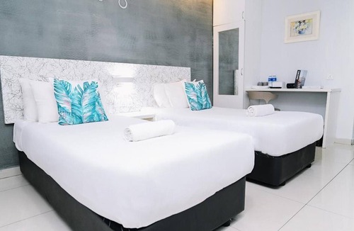 SS 2 Hotel | Swing & Pillows @ PJ SS2