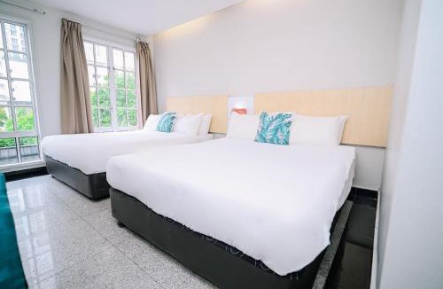 Subang Jaya Hotel | Swing & Pillows - Subang SS15