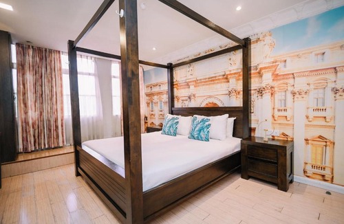 Subang Jaya Hotel | Swing & Pillows - USJ Taipan