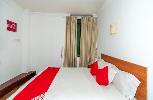 Downtown Kota Kinabalu Hotel | Switz Paradise Hotel - 5 minute walk to Centre Point and 10 minute walk to waterfront-