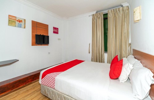 Downtown Kota Kinabalu Hotel | Switz Paradise Hotel - 5 minute walk to Centre Point and 10 minute walk to waterfront-