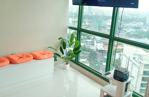 South Triangle Apartment | Symphony Tower 44sqm Quezon City - Full glass View