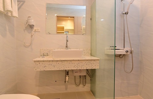 Suba Basbas Hotel | T Shine Resort and Spa