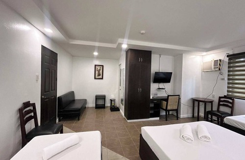 Mendez Crossing West Hotel | Tagaytay Haven Hotel