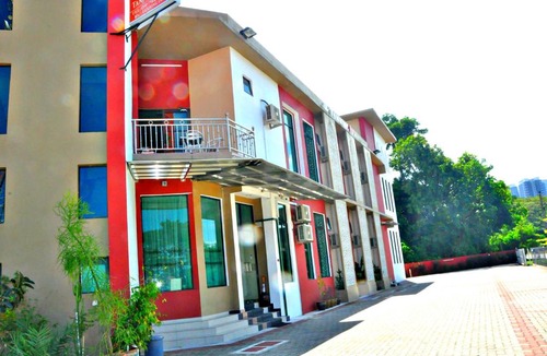 Kampung Telaga Nibong Hotel | Tanjong Inn by StayZy