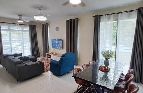 Seri Kembangan House | Teratak Teratai Homestay- Corner