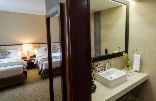 Naga Hotel | The Avenue Plaza Hotel