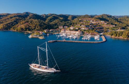 Puerto Bahia Hotel | The Bannister Hotel & Yacht Club
