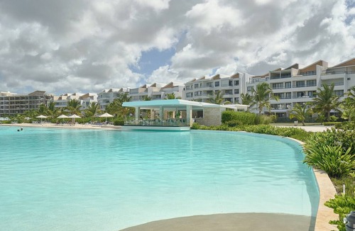 Punta Cana Apartment | The Beach - Punta Cana City Place, private Jacuzzi and Beach, sleep 5, wifi +✨