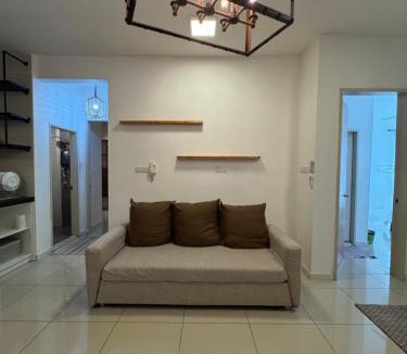 Penampang Apartment | The Borneo Suite, 5 mins to Airport, 6-10 Guests , 2 FREE CAR PARKS