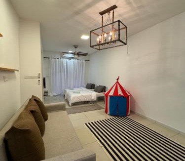 Penampang Apartment | The Borneo Suite, 5 mins to Airport, 6-10 Guests , 2 FREE CAR PARKS