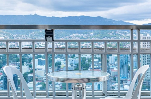Cebu Condo | The Cebu Skyline Penthouse Romantic Getaway with Pool, King size Bed, 2 BR