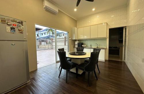 Kluang House | The Corner Homestay - Taman Sri Kluang