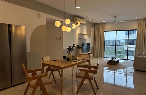 Bukit Jelutong Apartment | The Fabulous Renai at Renai Jelutong