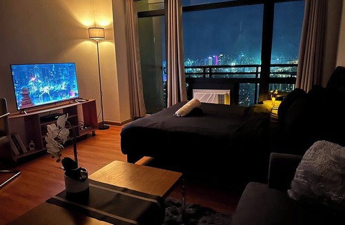 Downtown Condo | The Gramercy Residences-58th floor w/balcony+Skyline view