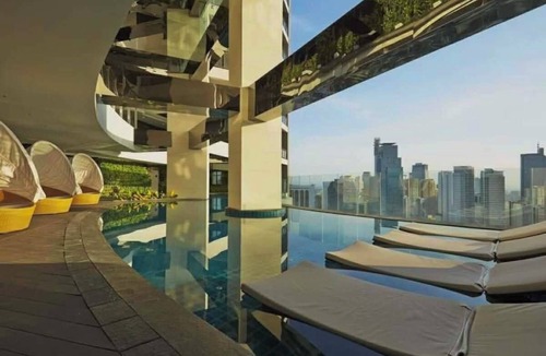 Downtown Condo | The Gramercy Residences-58th floor w/balcony+Skyline view