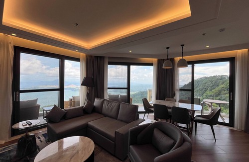 Tagaytay Hotel | The Lake Hotel Tagaytay