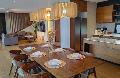 Cardona Villa | The LakeFront Villa