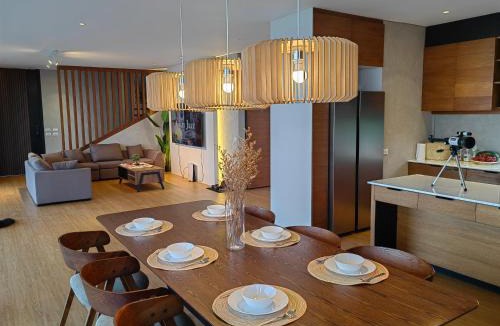 Cardona Villa | The LakeFront Villa