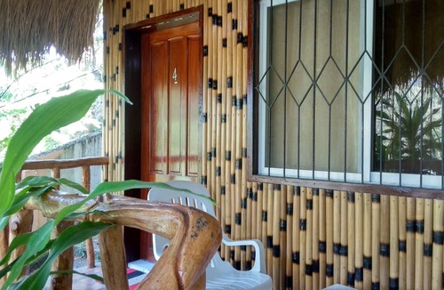 Manoc-Manoc Villa | The Orchids Hillside Villa with Kitchenette