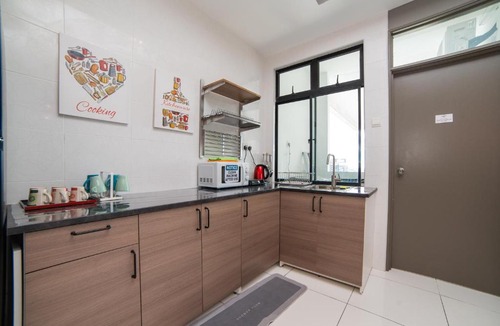 Taman Bukit Mewah Apartment | The Platino Apartment nr Paradigm mall by Our Stay
