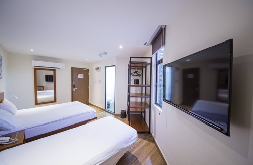 Taman Tampoi Indah Hotel | The Point Boutique Hotel