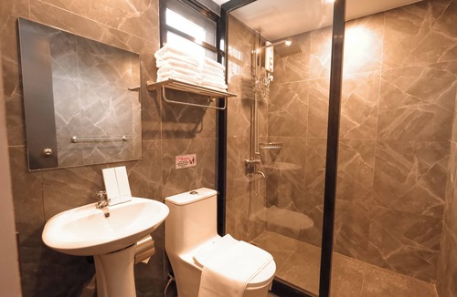 Cabanatuan Hotel | The Quarters by Rosey