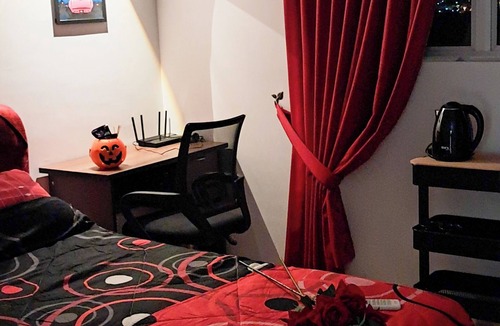 Kota Warisan Bed & Breakfast | The Red Room @ Alanis Residence Sepang, KLIA1 and KLIA2