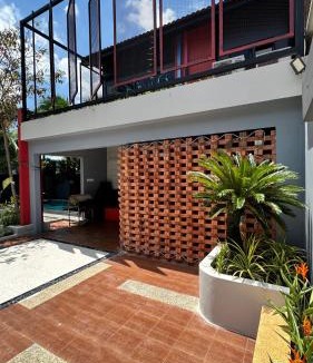 Taman Daya House | The Riimbun . Private Pool . BBQ . Karaoke