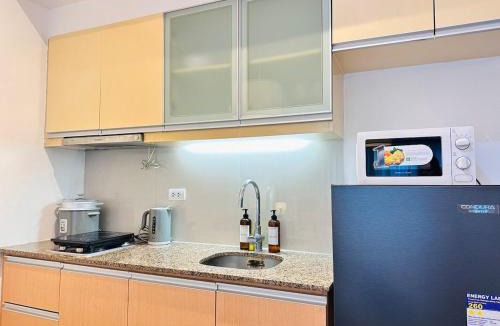 Bagumbayan Apartment | The Serene Studio by Kozy Mood