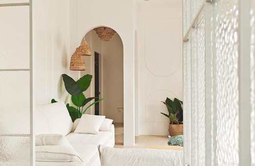 Dauis Apartment | The Shores House-Royal Plams Tres by THE HOUSE