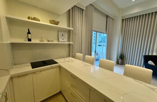 Lahug Apartment | The Suite- Luxurious City Skyline