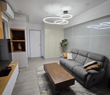 Ermita Apartment | The Sunset Suite at Torre 3916