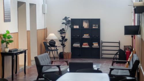 Chinatown Hostel | The Terraces by Aayu - 2 mins walk to Chulia Street