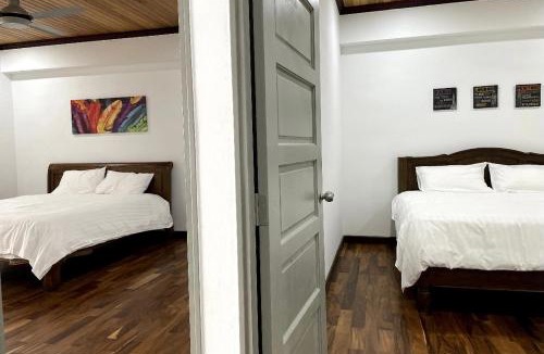 Sitiawan Apartment | The Venus - Spacious Wooden TOP Floor Apartment