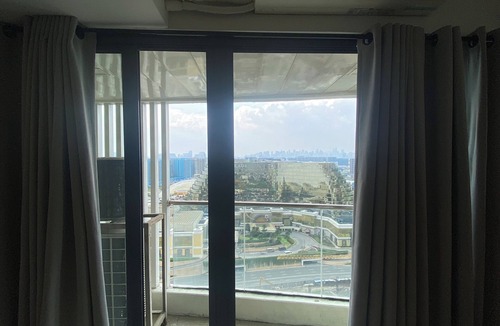 Paranaque Apartment | This seaview condo overlooking Manila Bay offers quiet comfort and inner joy
